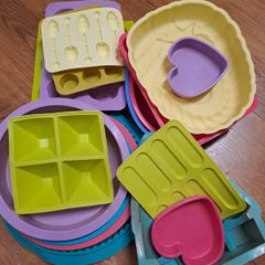 17 pc baking moulds