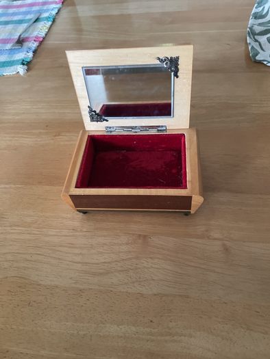 Inlaid wooden  box with mirror and velvet lining