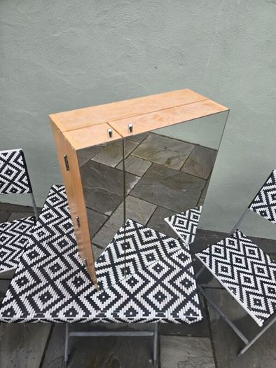Bathroom mirror cabinet