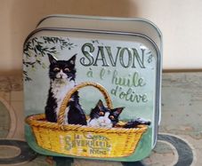 New La Savonnerie de Nyons French Soap Tin - Tuxedo Cats in Basket