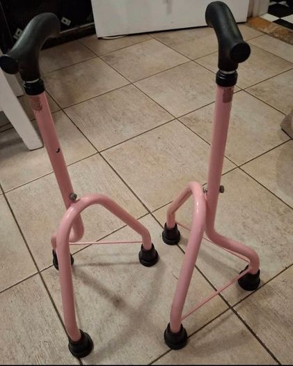 Children's tripod crutches