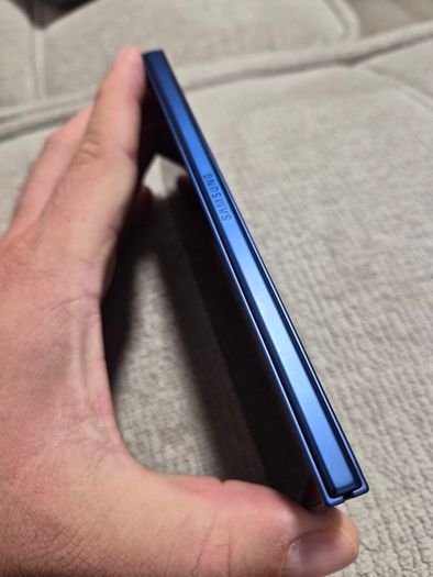 Samsung Galaxy Fold 7 512GB - Like New, 1 year old -12 mth Samsung Waranty - Blue color