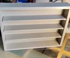 Display shelf for models