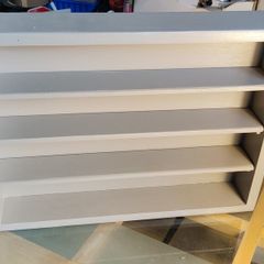 Display shelf for models