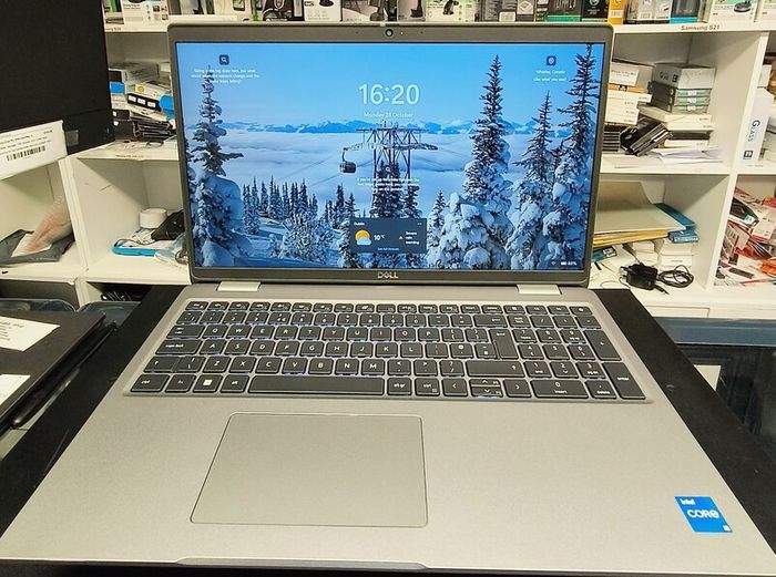 Dell Latitude 5540 - 15.6" - i5-1335 (13th Gen) | 16GB RAM | 512GB SSD | Windows 11 Pro | Intel UHD Graphics