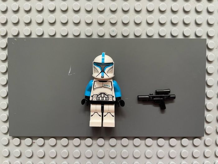 lego Star Wars sw0629 Clone Trooper Lieutenant (Phase 1) minifigure- Printed Legs, Scowl