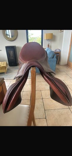 Ucha 17.5 inch leather saddle