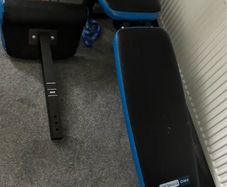 weight bench and weights