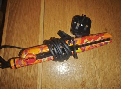 Amika hair straightener model AM1855