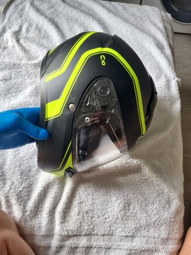 HJC C10 Motorbike Helmet. Used twice (20min all together). Like new. Few scraches like on pictures.