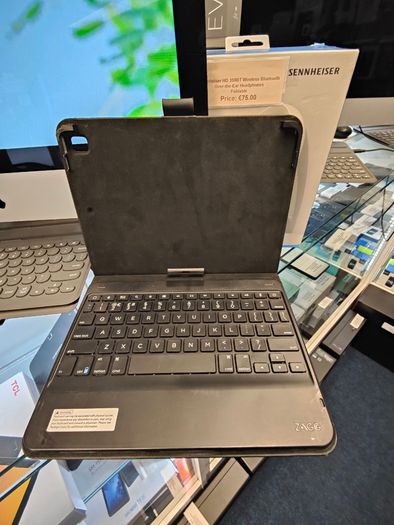 ZAGG Messenger Case with Keyboard for 9.7-Inch iPad Air 2/iPad Pro (Used)