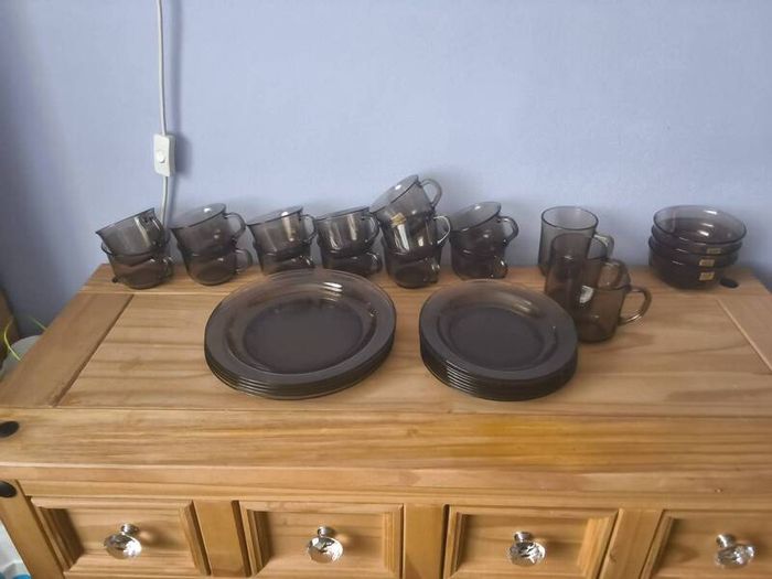Glass crockery