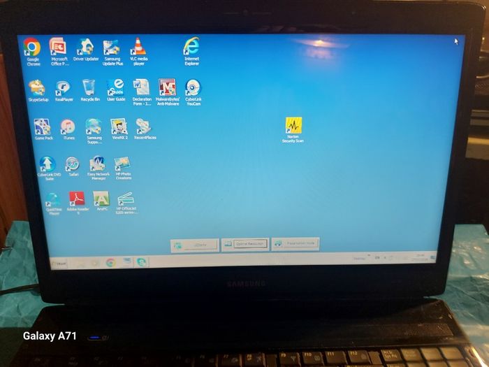 Samsung R610 15.6 inch Laptop, 3GB Ram, 300GB HDD, Intel Core 2 Duo CPU T6400 2.00GHz, indows 7 Home Premium, Chrome, Youtube, and VLC for best movie experience