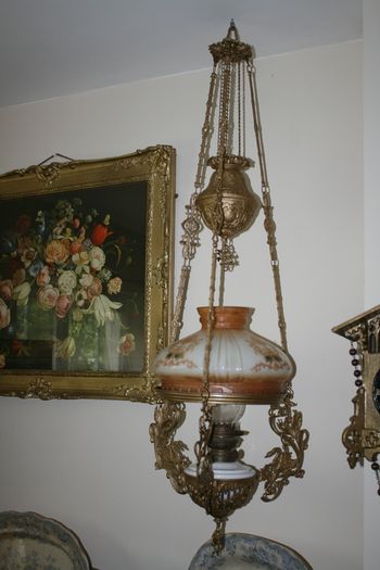 Antique Counter-Weighted  Parlor Oil Lamp