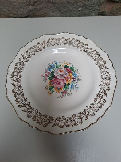 J & G Meakin plate with 22k gold