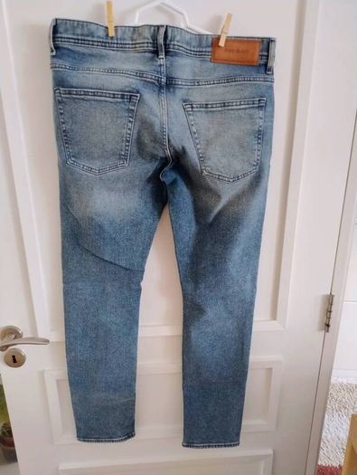 River Island distressed denim cotton jeans 34 inch waist elasticated and 29 inch leg see last two photos for exact measurements FREE STANDARD POSTAGE INCLUDED