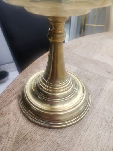 Victorian duplex oil lamp. working .