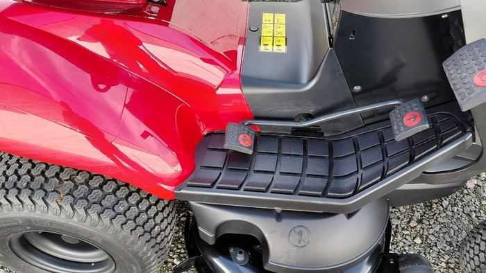 Castlegarden PTX 210 HD "40" Ride on Lawnmower .. like new . Perfect condition . Used only a couple of times