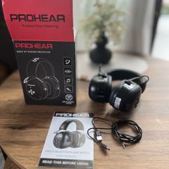 ear defenders / headphones