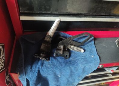 Suzuki drz 400 e s sm rear set foot rest pillion