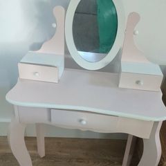 Princess vanity table