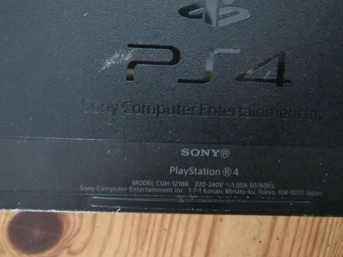 PS 4 & 4 controllers
