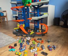 Hot wheels garage