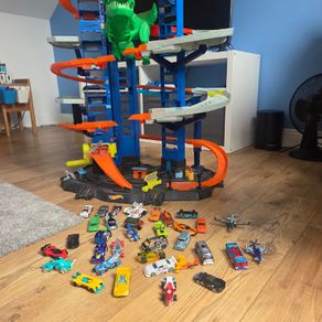 Hot wheels garage