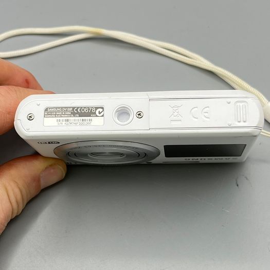 Samsung DV150F 16.2MP Digital Camera W/ Dual Screen - Full Kit -White - 32GB SD