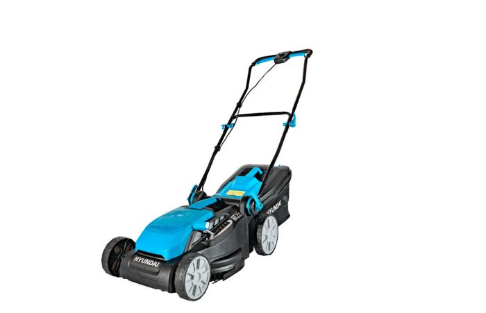 Hyundai 3200W / 3.2kW Petrol Inverter Generator, Pure Sine Wave Output, Lightweight, Quiet with Electric Start