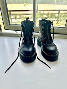 Doc Martins Sinclair Platform in Black