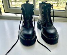 Doc Martins Sinclair Platform in Black