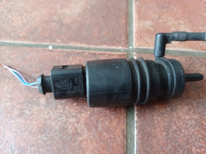 Original Windscreen Water Pump AUDI VW SKODA