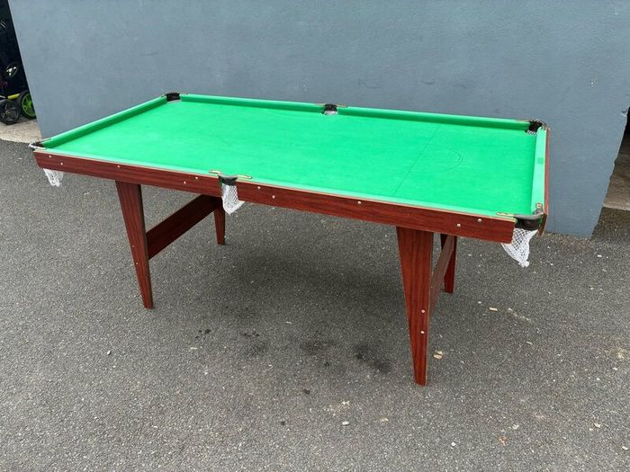 Pool table