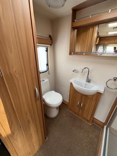 2012 Lunar Quasar 462- 2Berth