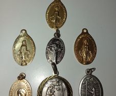 Small St Francis of Assisi religious medal with Italian blessing on the back plus other religious medals