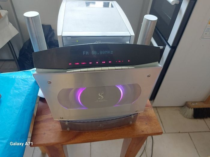 JVC VS-DT2000R Compact Component Music System, Radio, CD, Powered Subwoofer SP-PW2 and 2 Direct Drive Stick speakers