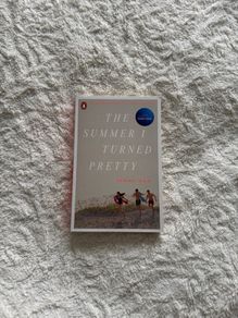 The summer I turned pretty by Jenny han (1st book)