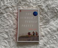 The summer I turned pretty by Jenny han (1st book)