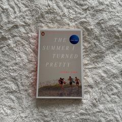 The summer I turned pretty by Jenny han (1st book)