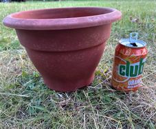 Plastic flower pot