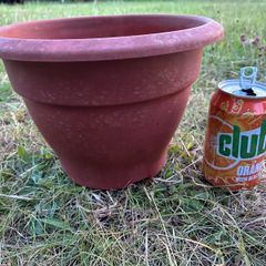 Plastic flower pot