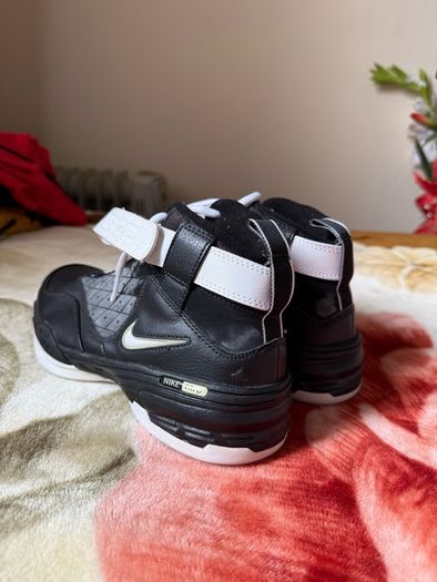 Clean Nike shoes excellent and new condition UK 6.5