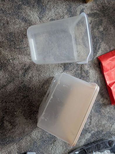 two containers both have crack