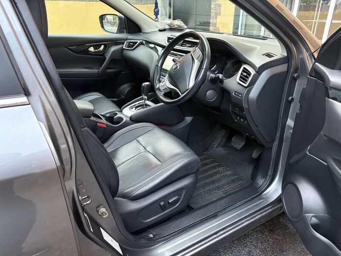 Nissan Qashqai 1.2 SV CVT Premium  Automatic 2017