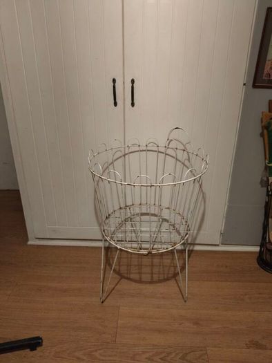 Circular Iron shop stand.