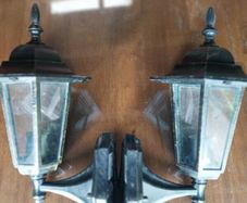 Outdoor wall lantern