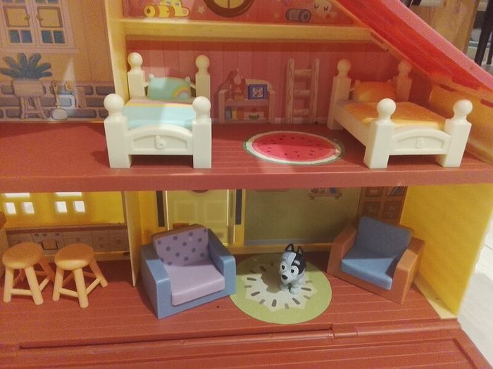 Bluey house and accessories