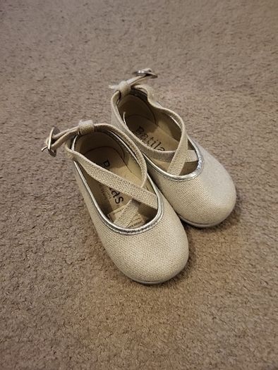 2 Pairs of Girl's toddler shoes size 21 EUR