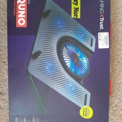 Laptop cooling stand